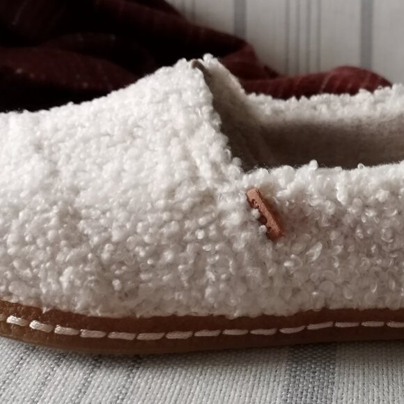 'TOMS' ALPERGATA Size 8 Faux Shearling Flats EUC - Picture 8 of 16